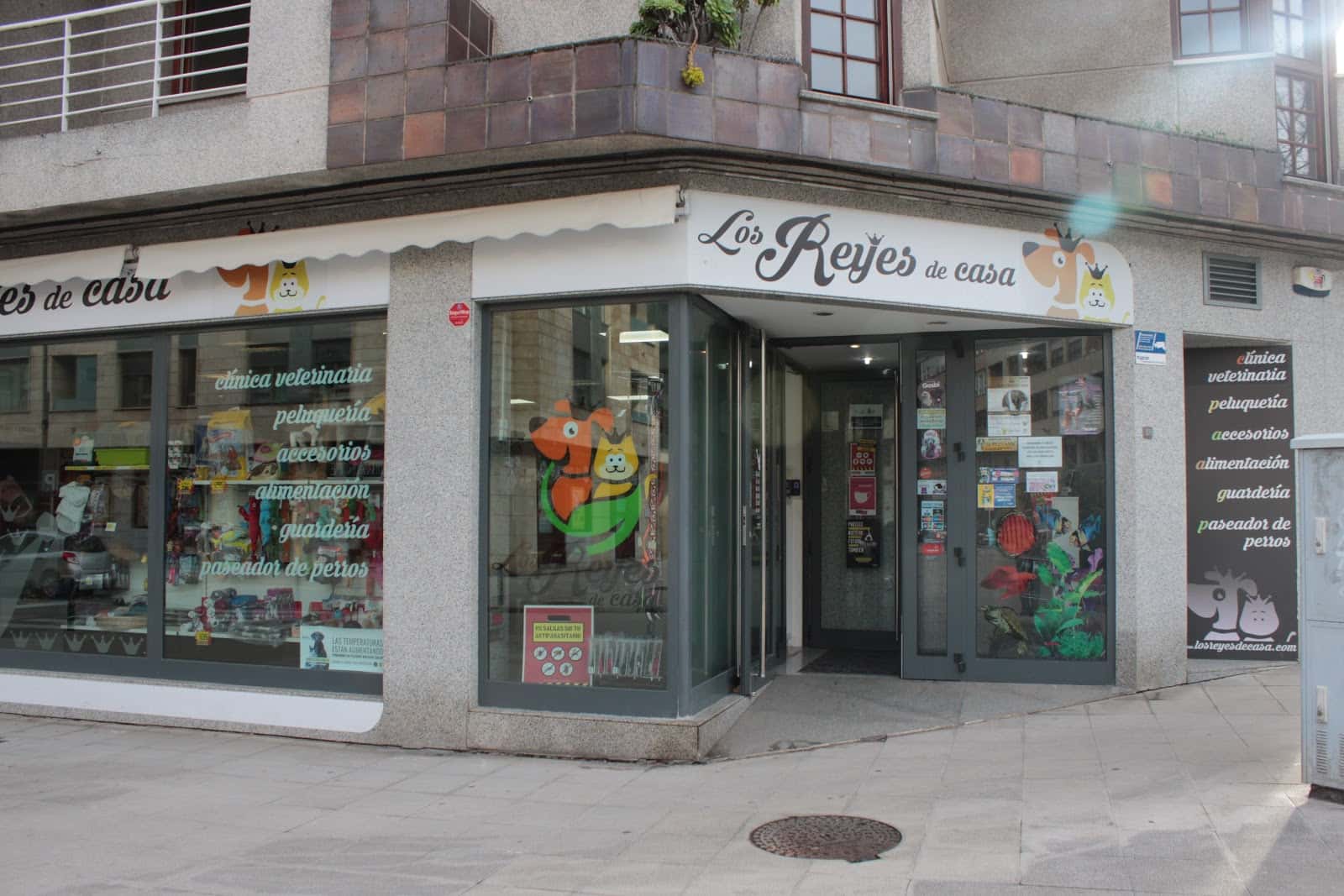 clinica veterinaria los reyes de casa veterinario a domicilio en torrelavega en cantabria principalImage ADOPTA Sitios Pet Friendly