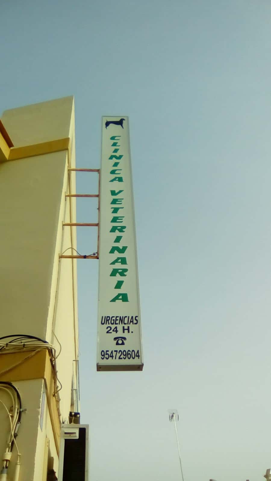 CLINICAN DOS HERMANAS. CLÍNICA VETERINARIA.