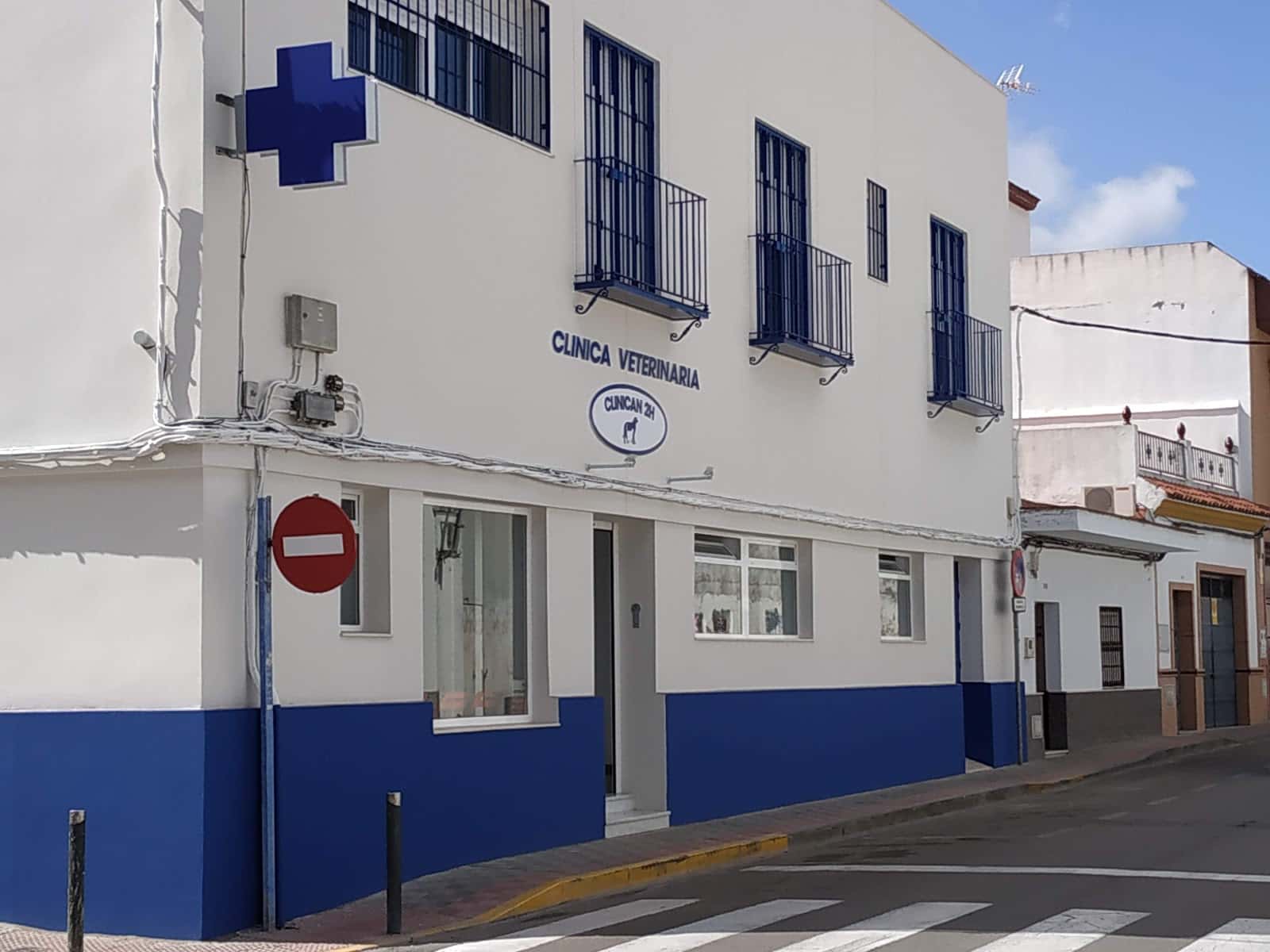 clinican dos hermanas  clinica veterinaria  veterinario clinica en dos hermanas en sevilla principalImage ADOPTA Sitios Pet Friendly