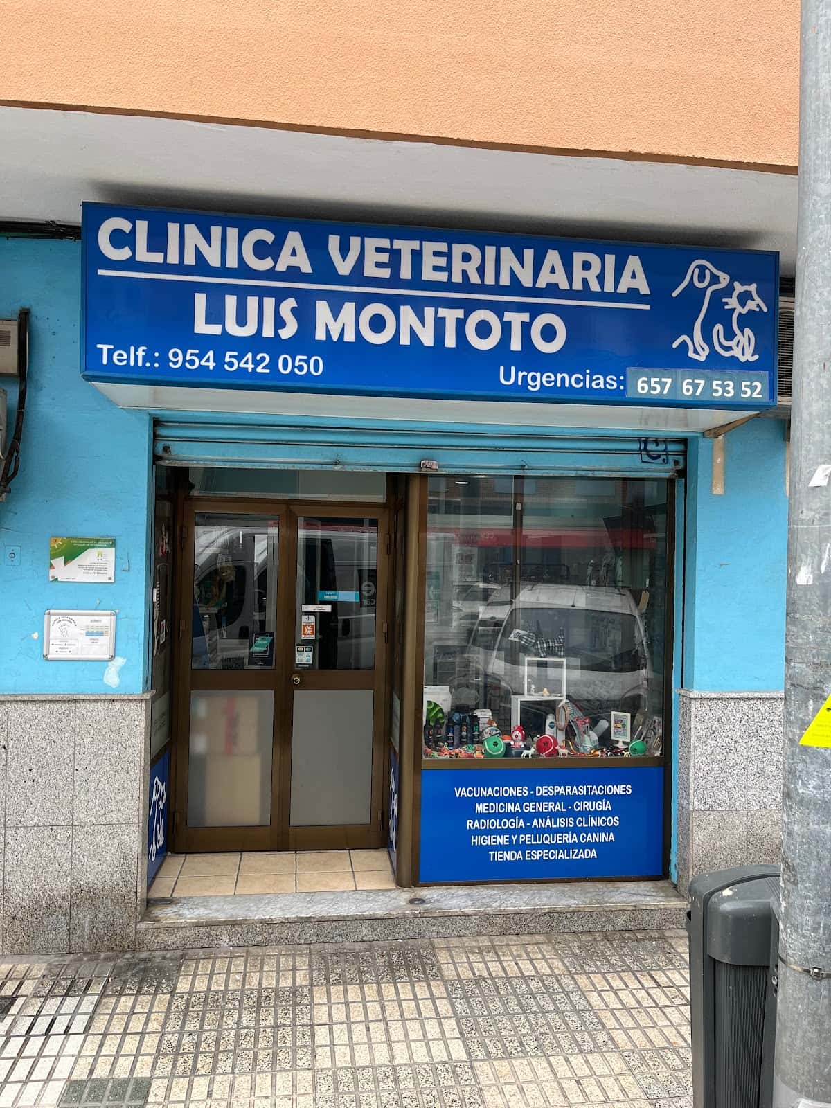 clinica veterinaria luis montoto veterinario clinica barrio sevilla en sevilla en sevilla principalImage ADOPTA Sitios Pet Friendly