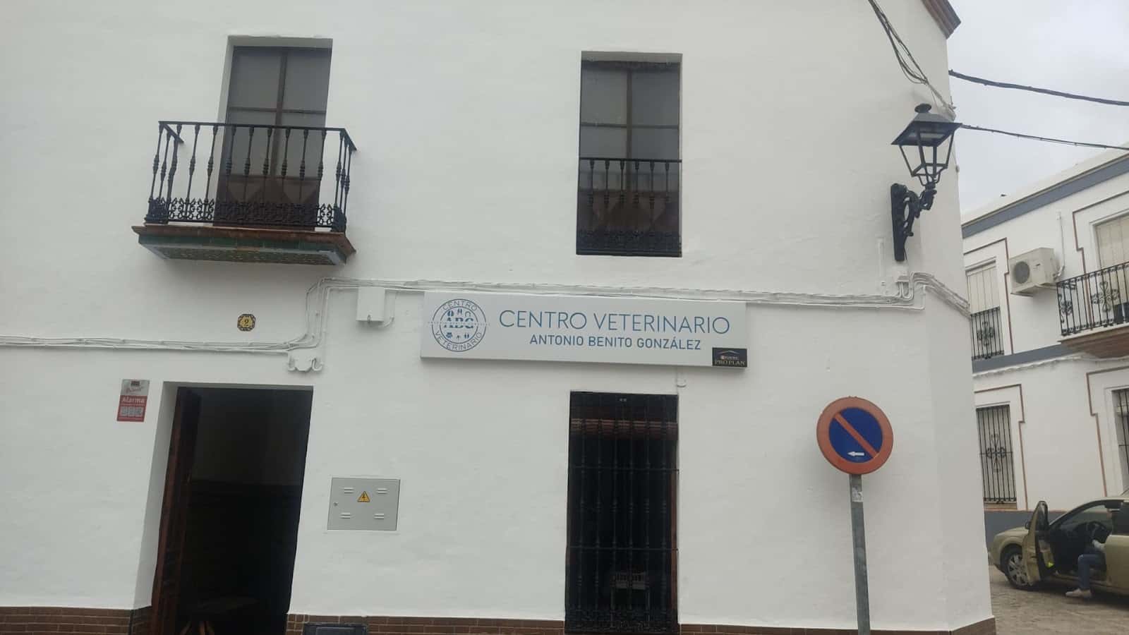 centro veterinario antonio benito gonzalez veterinario centro en el pedroso en sevilla principalImage ADOPTA Sitios Pet Friendly